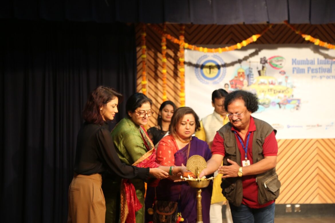 ‘न्यू डेल्ही फिल्म फाउंडेशन’ को किया सम्मानित