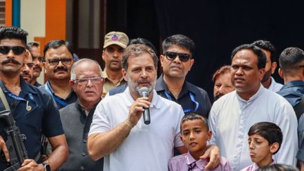 पाकिस्तान की गोलाबारी में हुए अनाथ 22 बच्चों की राहुल गांधी ने गोद लेकर कायम की अनूठी मिसाल।