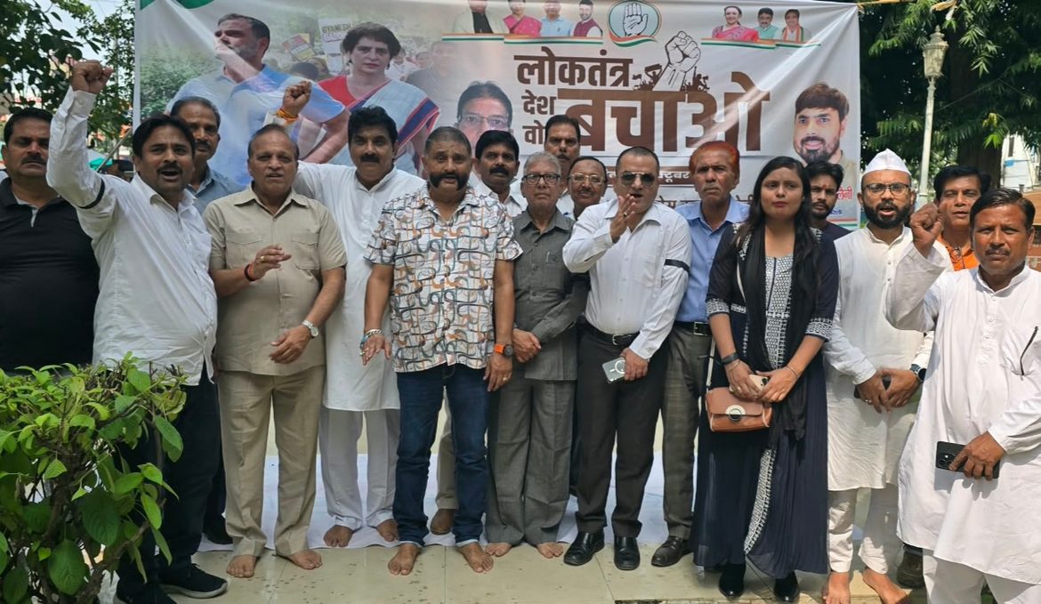 जंतर-मंतर मार्च रोकने के विरोध में कांग्रेस ने मनाया काला दिवस